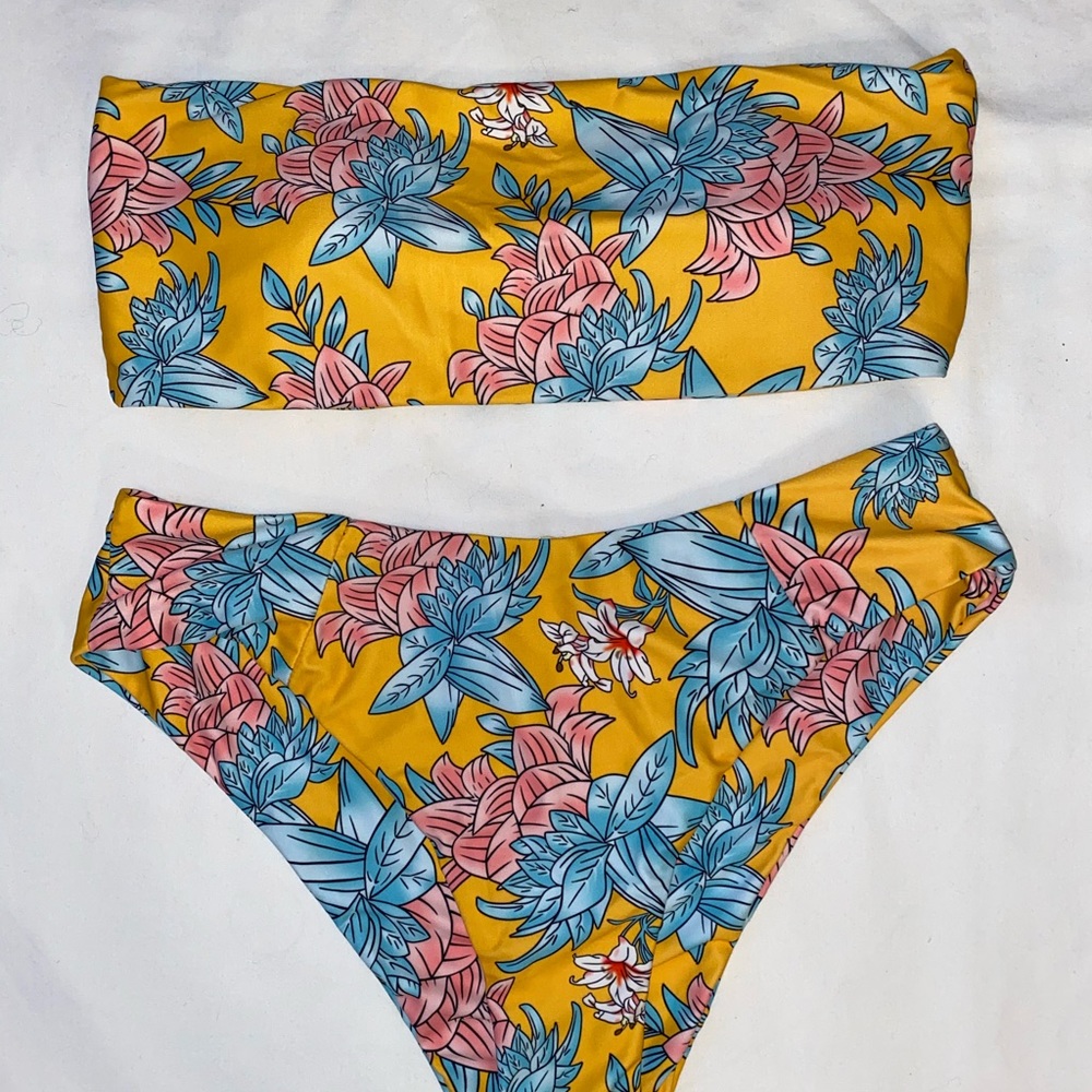 Floral Bikini - Picture 2 of 4